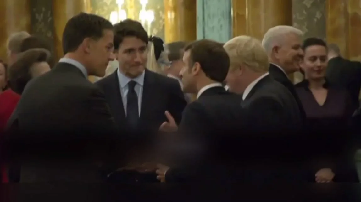 מנהיגי קנדה בריטניה וצרפת צוחקים על טראמפ