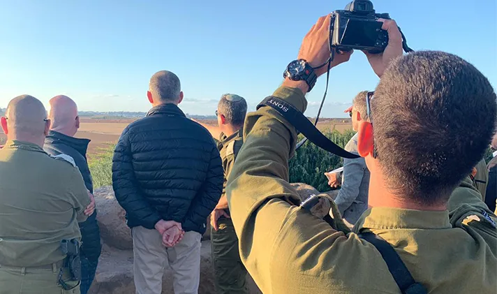 שליח האו״ם סייר בצהריים בגבול הרצועה עם מפקד אוגדת עזה