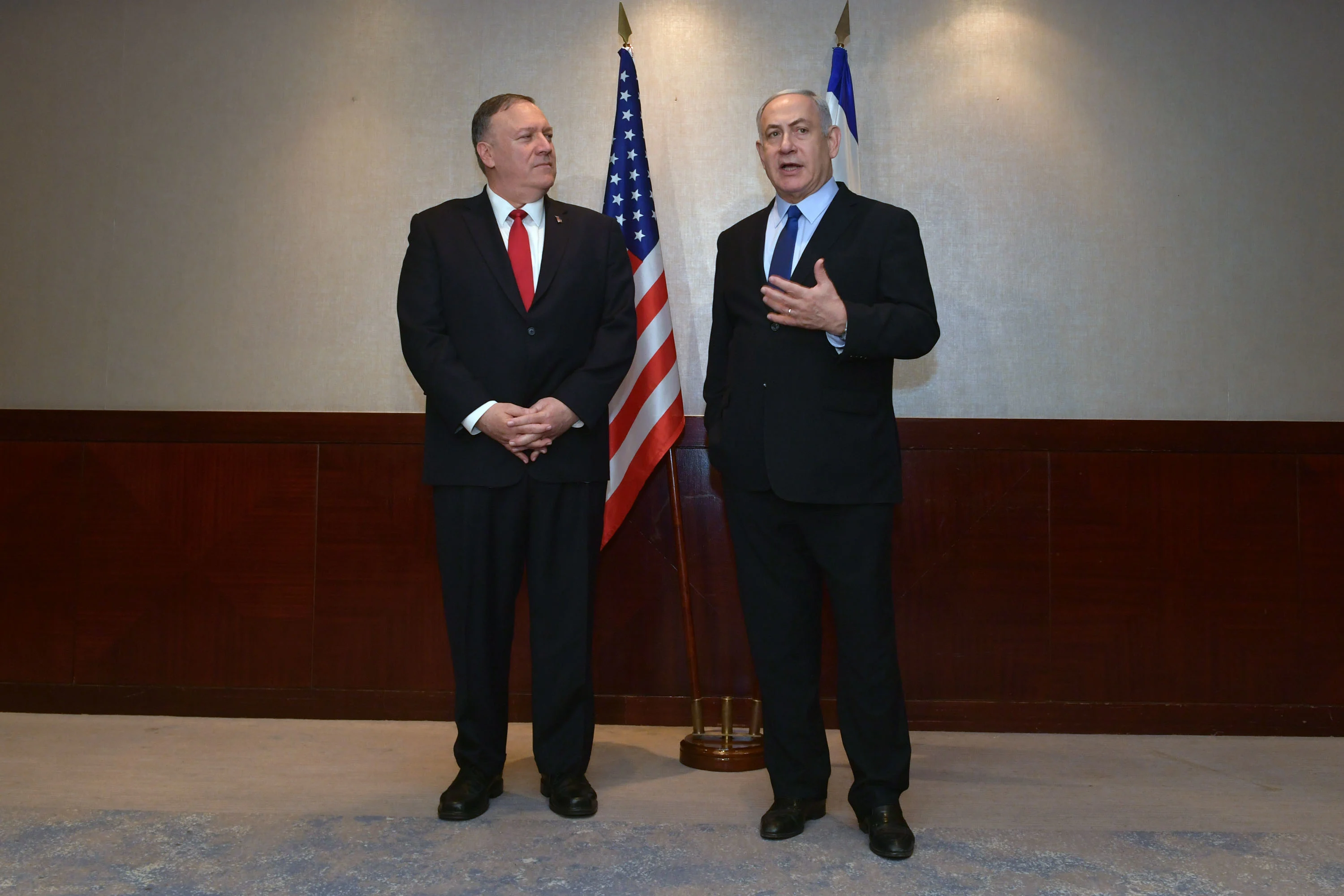 ראש הממשלה בנימין נתניהו עם מזכיר המדינה האמריקני מייק פומפאו בליסבון