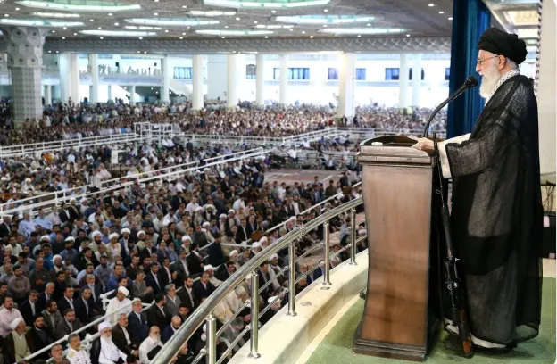 עלי חמינאי, המנהיג העליון של איראן, בדרשה לאחר תפילת יום השישי בהראן