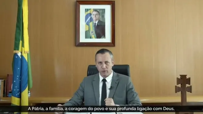 רוברטו אלבים, שר התרבות הברזילאי, בסרטון שעורר סערה