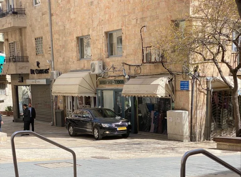 מספרה בירושלים שנפתחה למרות הוראות משרד הבריאות