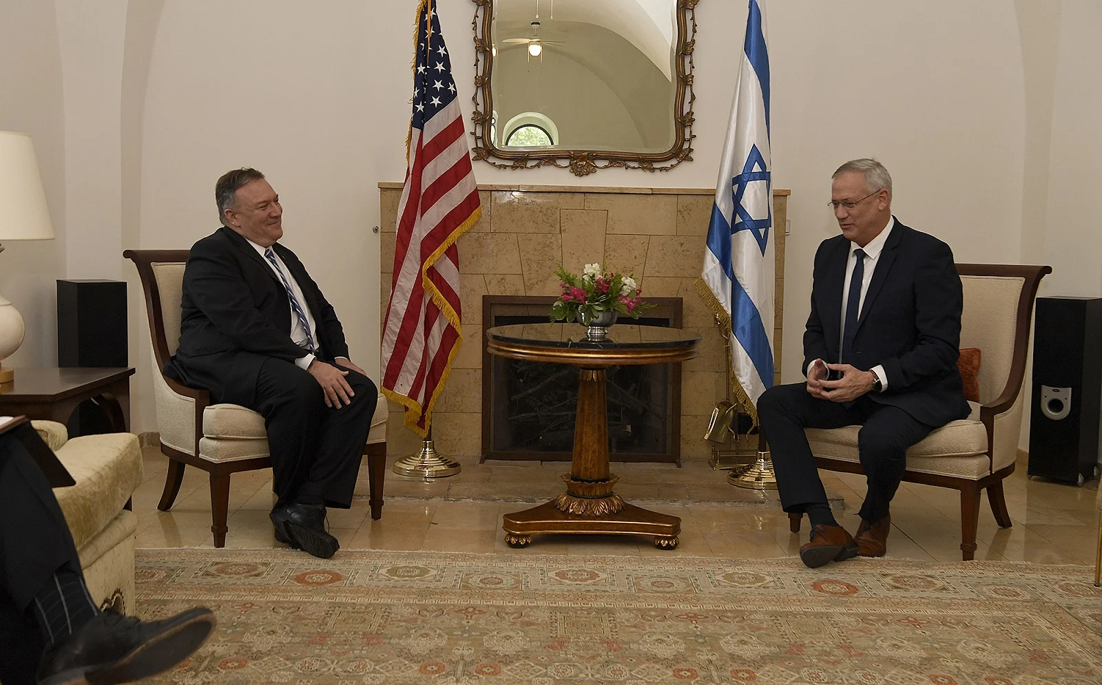 שר החוץ האמריקני מייק פומפאו בפגישתו עם יו''ר כחול לבן בני גנץ