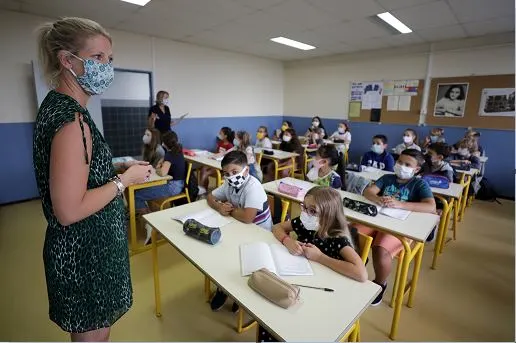ילדים בבית ספר בצרפת
