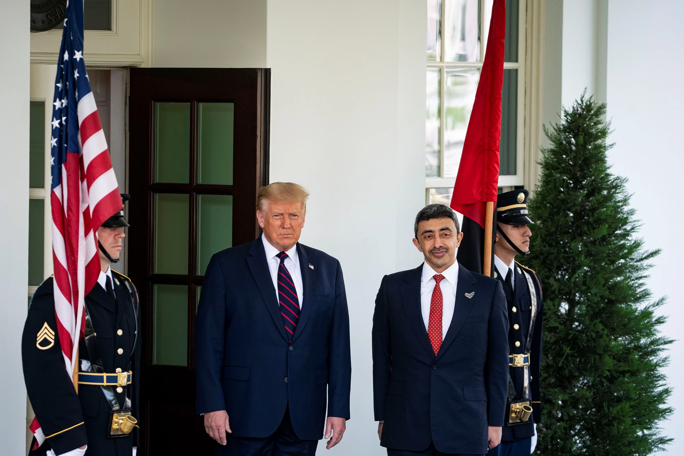 שר החוץ של איחוד האמירויות עבדאללה בן-זייד ונשיא ארצות הברית דונלד טראמפ