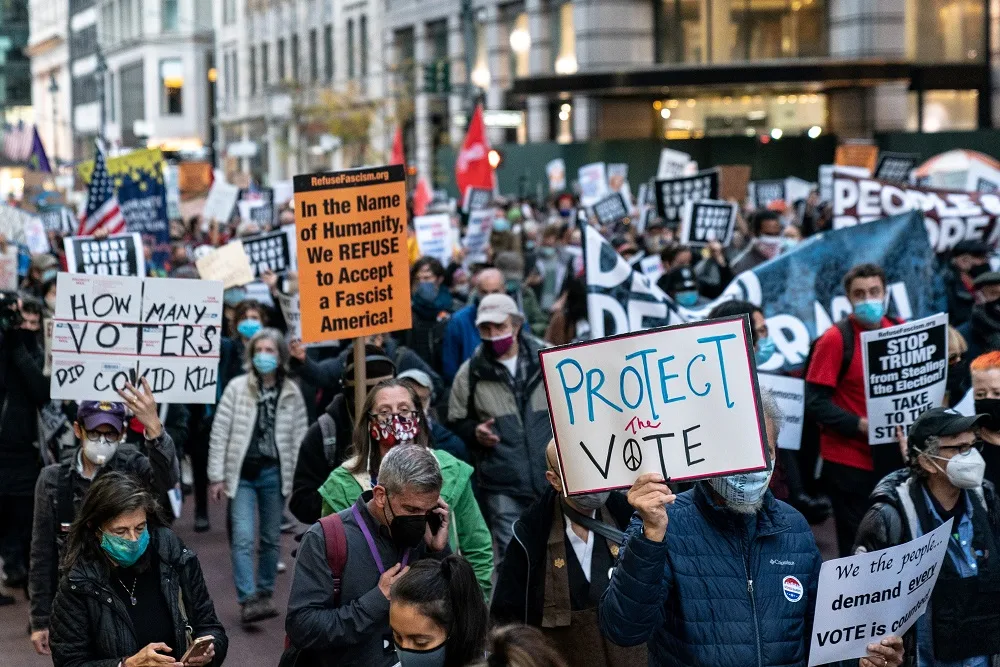 מחאה בני יורק נגד דרישתו של טראמפ להפסיק את ספירת הקולות