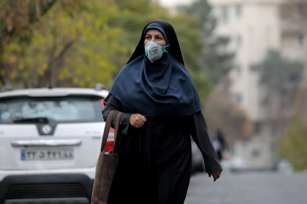 אזרחית איראנית במהלך מגפת הקורונה