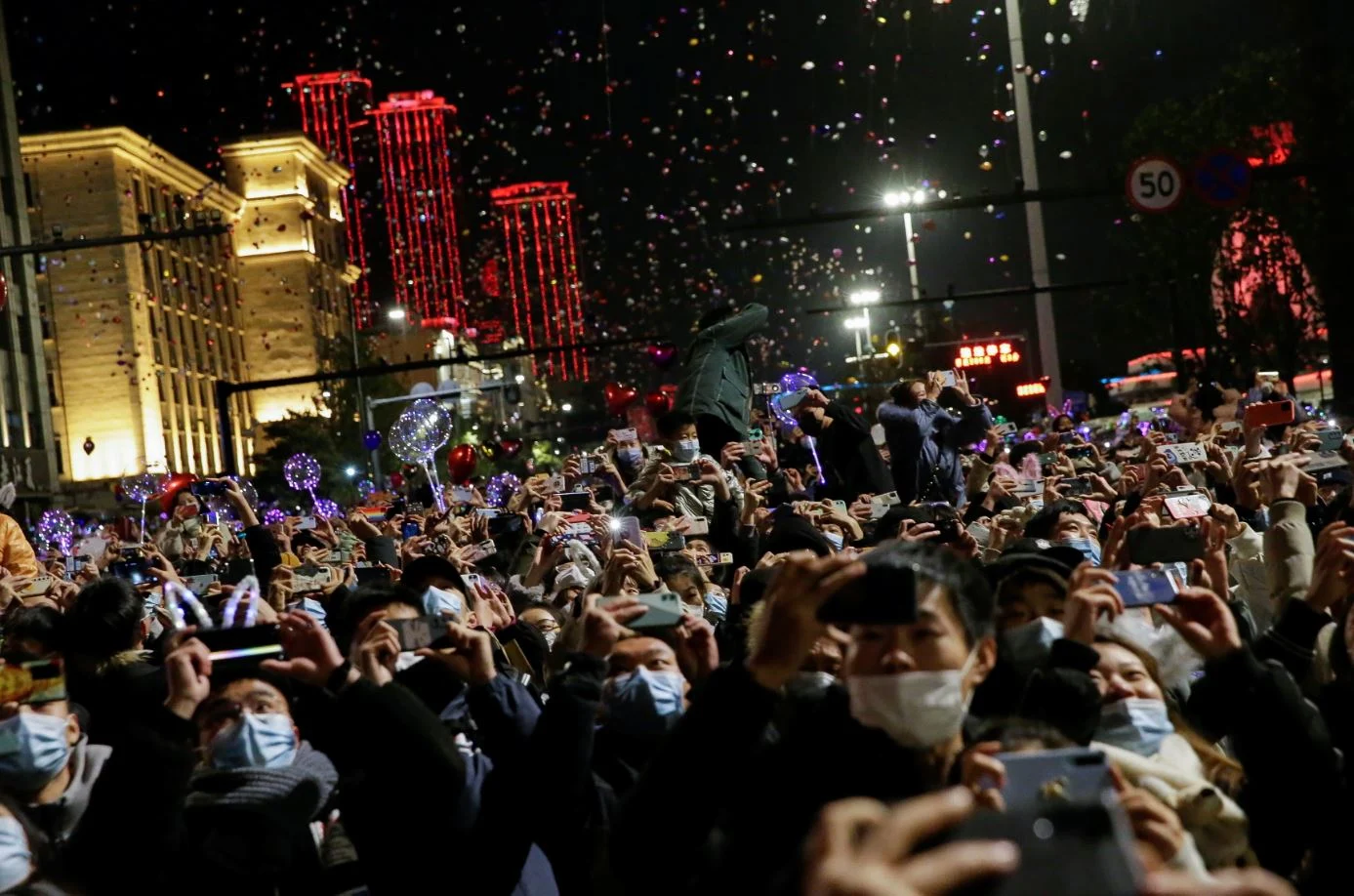 חגיגות הסילבסטר בווהאן, שבסין - העיר שבה התפרץ נגיף הקורונה
