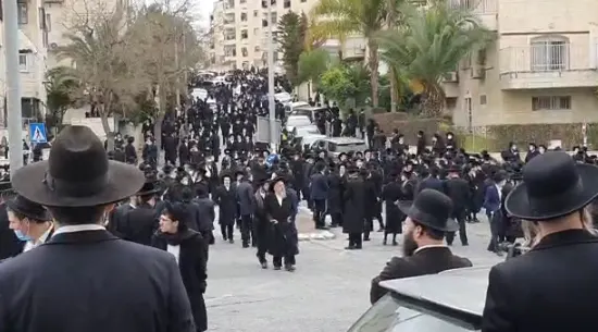 מאות מתקהלים בהלוויית הרב סלובייצ'יק בירושלים