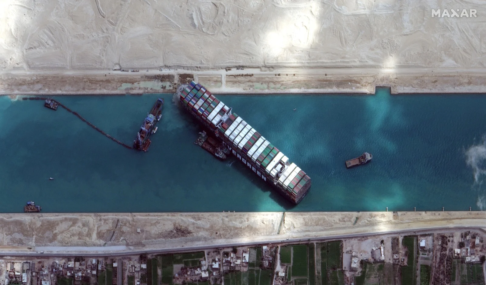 ספינת המשא של חברת EVERGREEN שנתקעה בתעלת סואץ