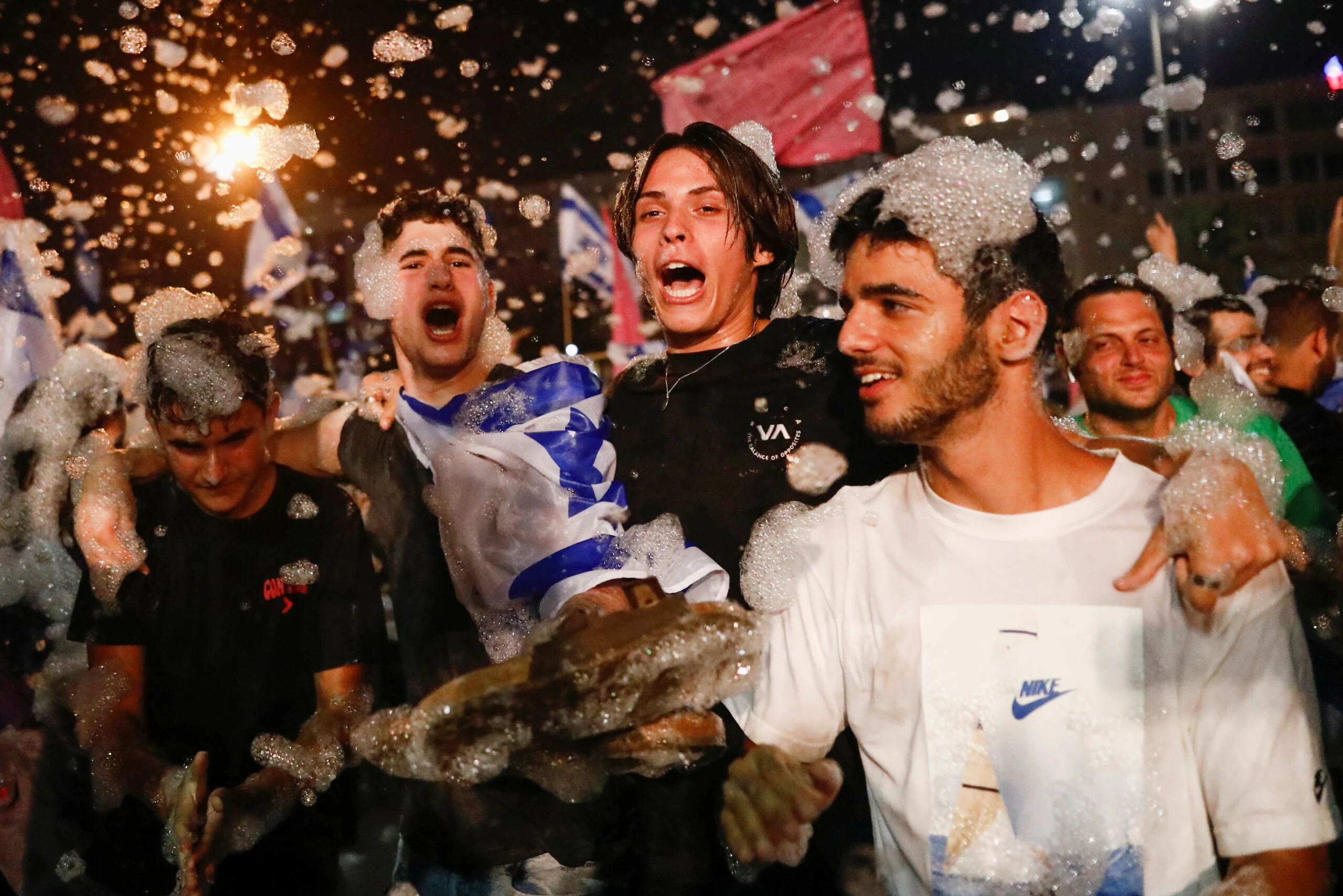 חגיגות בכיכר רבין לאחר השבעת בנט לראשות הממשלה