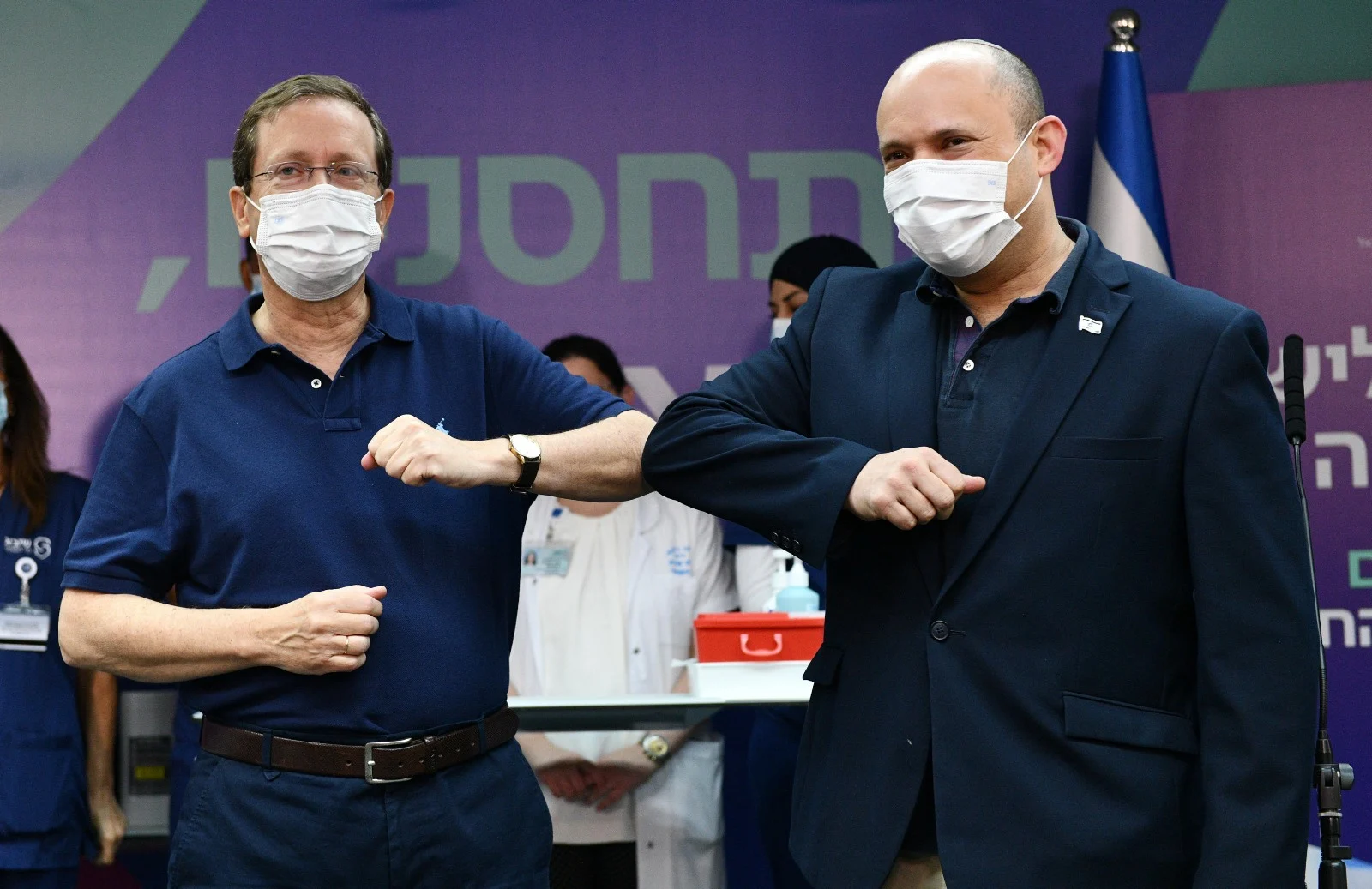 ראש הממשלה נפתלי בנט ונשיא המדינה יצחק הרצוג פותחים את מבצע החיסונים השלישי
