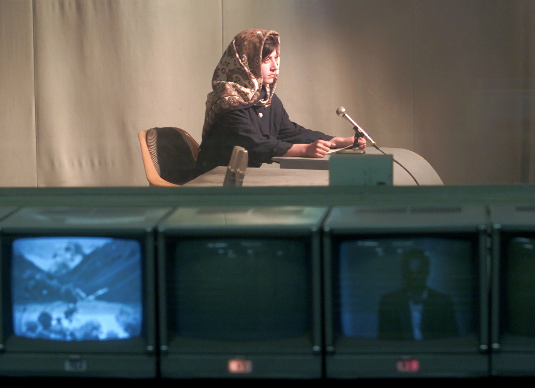 אישה מגישה טלוויזיה קאבול אפגניסטן טליבאן