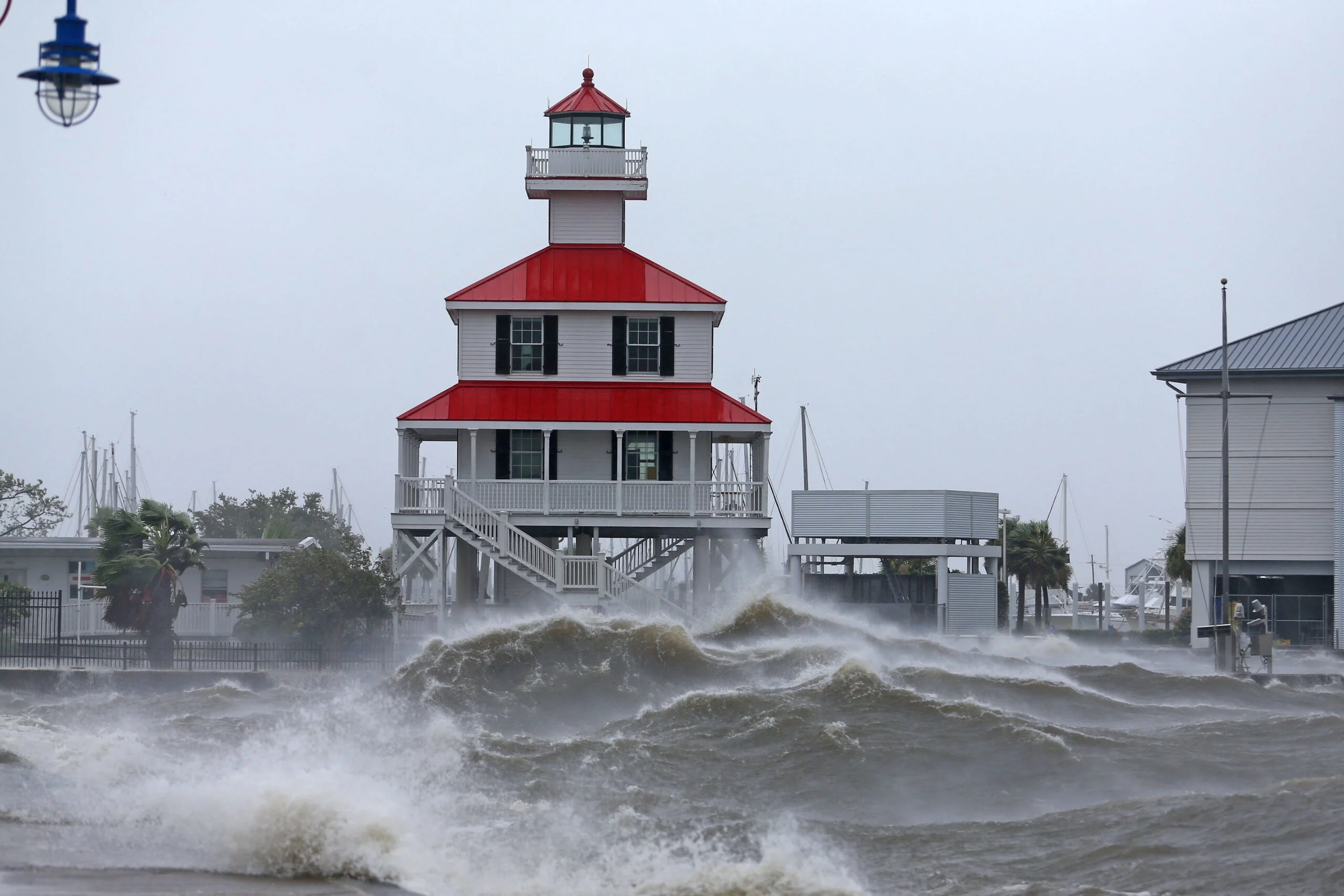 הסופה ''אידה'' פוגעת בניו אורלינס