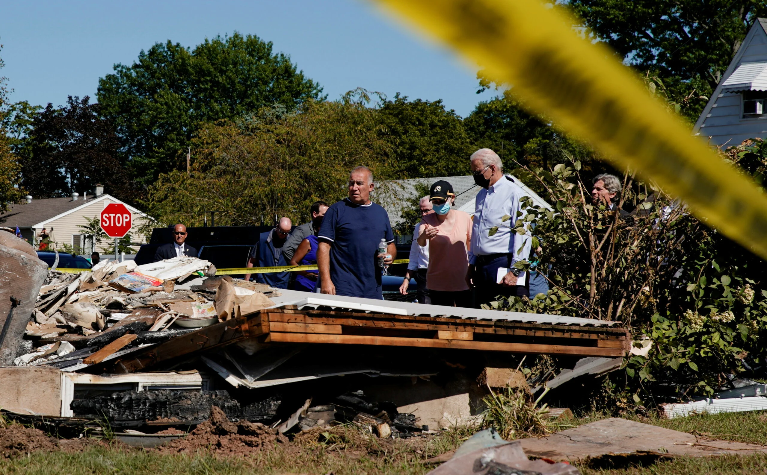 הנשיא ביידן מבקר באזור שנפגע במאנוויל, ניו ג'רזי