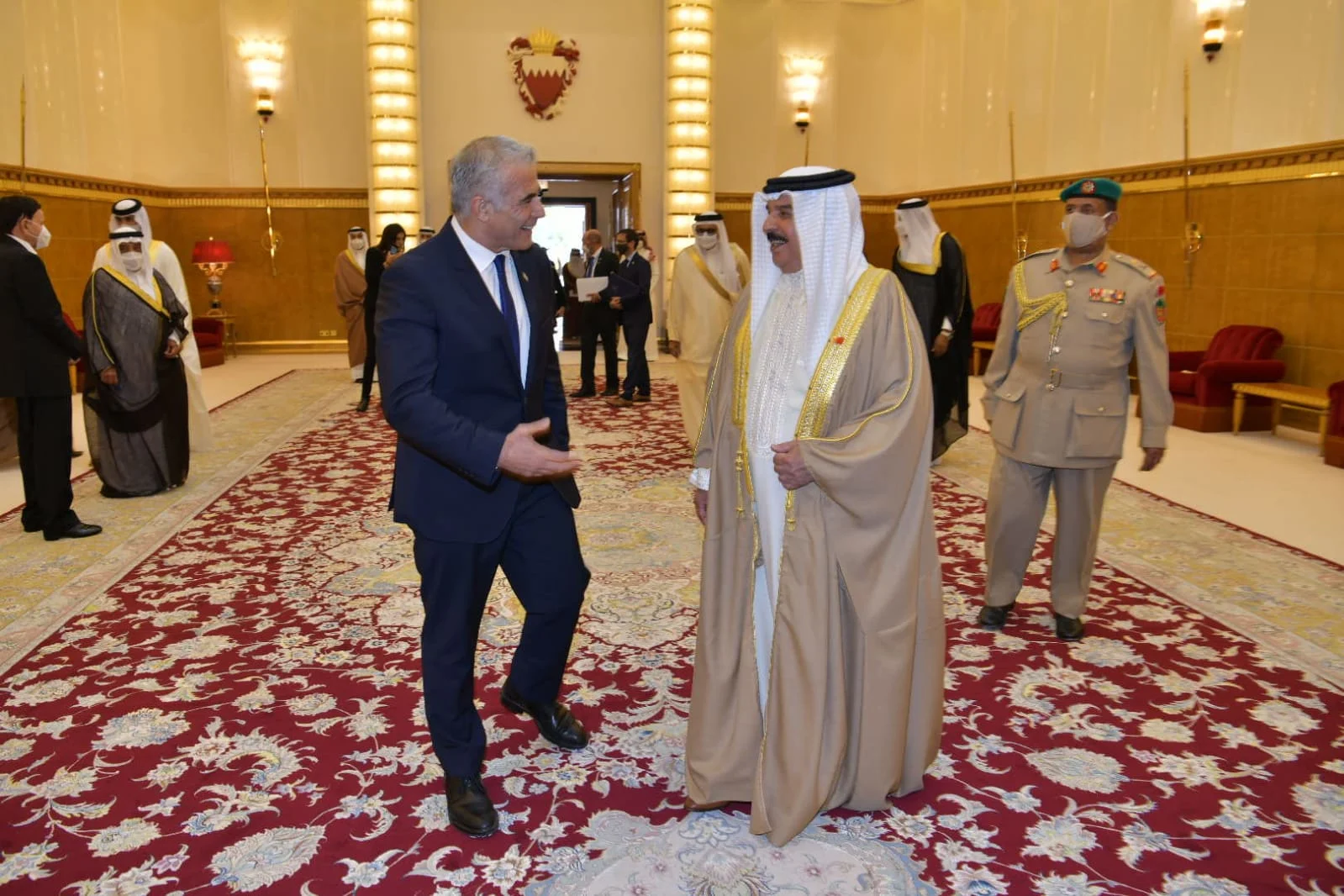שר החוץ יאיר לפיד ומלך בחריין חאמד בן עיסא אל ח׳ליפה