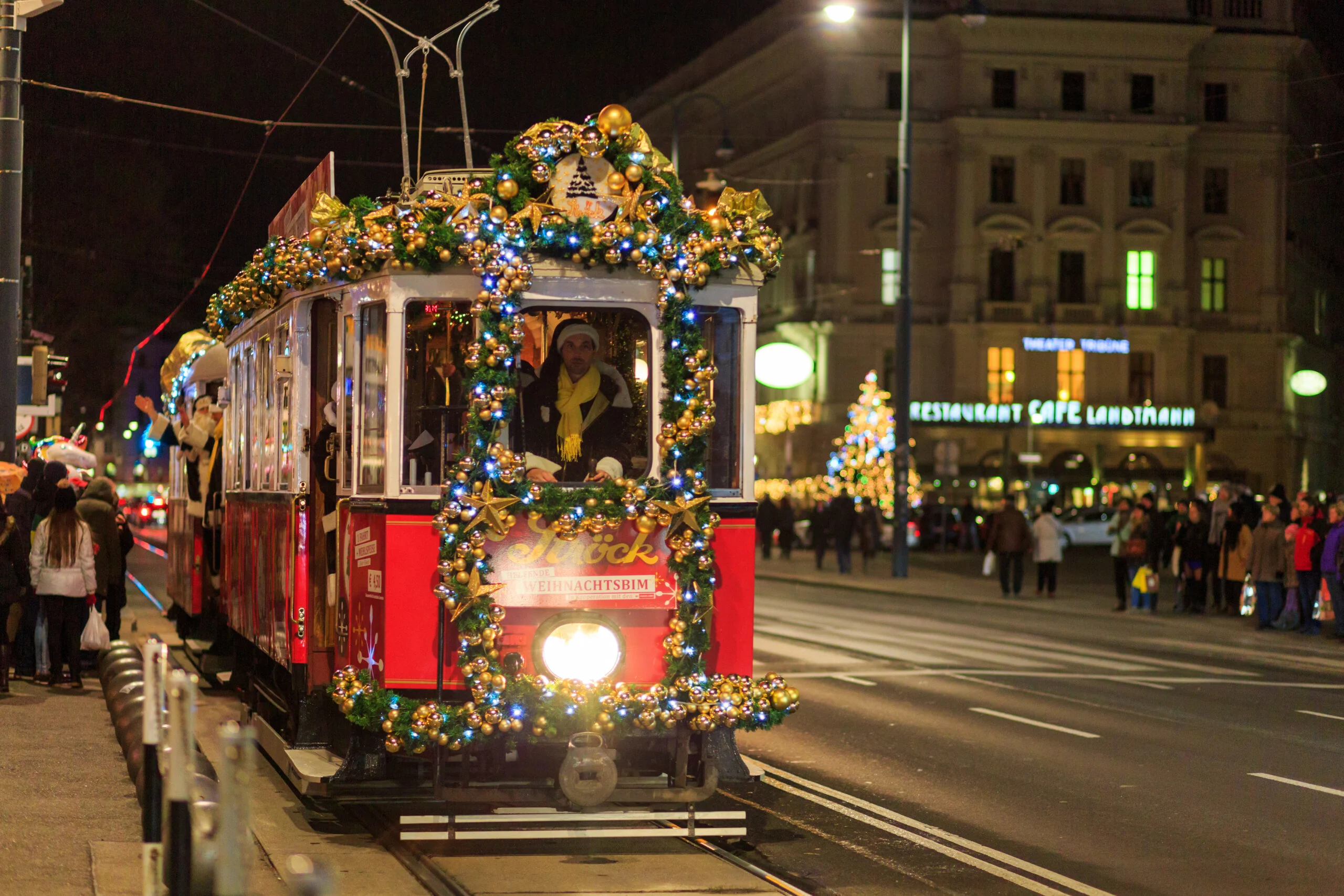 Vienna,,austria, ,december,2,,2015:,christmas,market,at,rathausplatz
