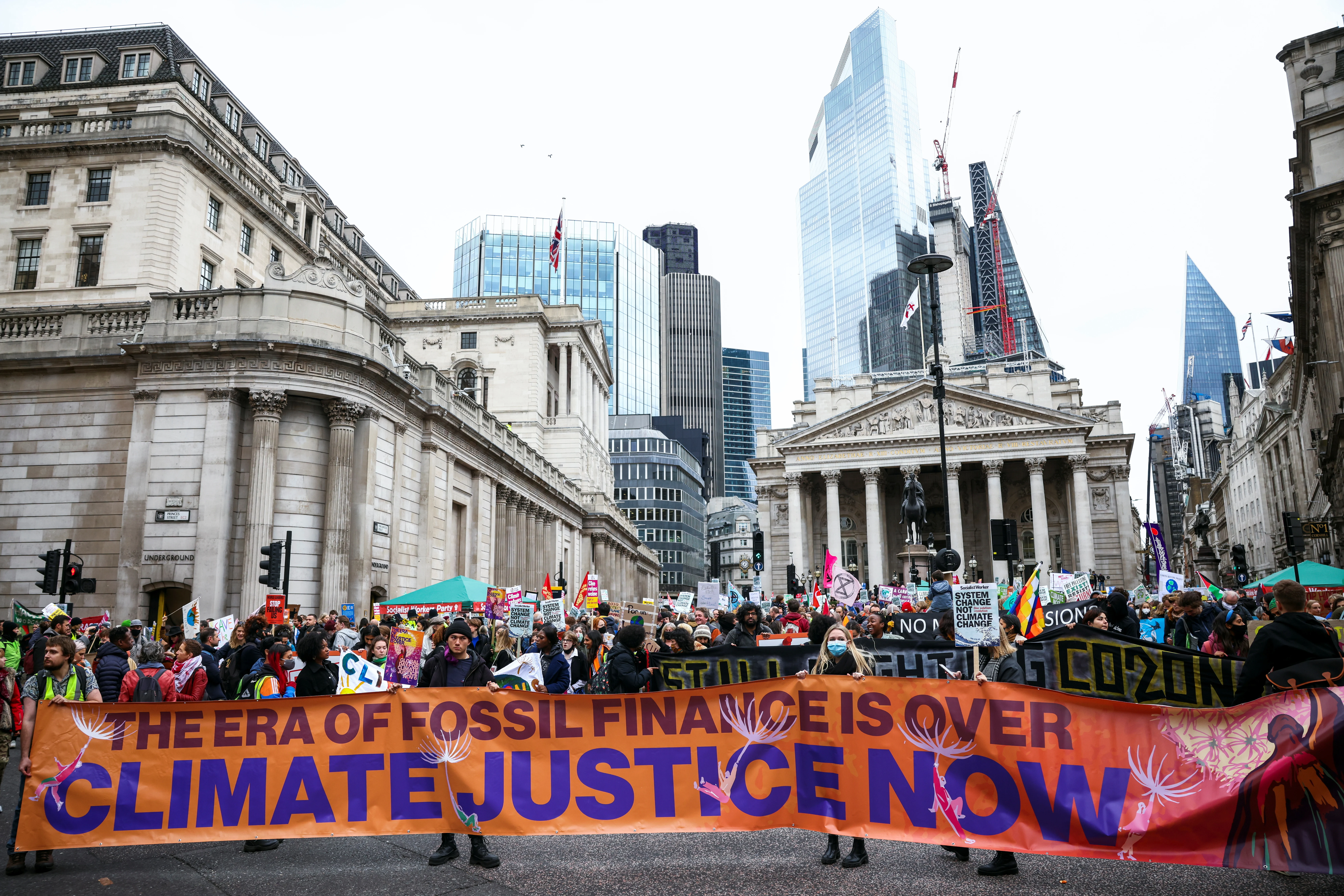 הפגנת ענק בלונדון בעד נקיטת צעדים נגד משבר האקלים