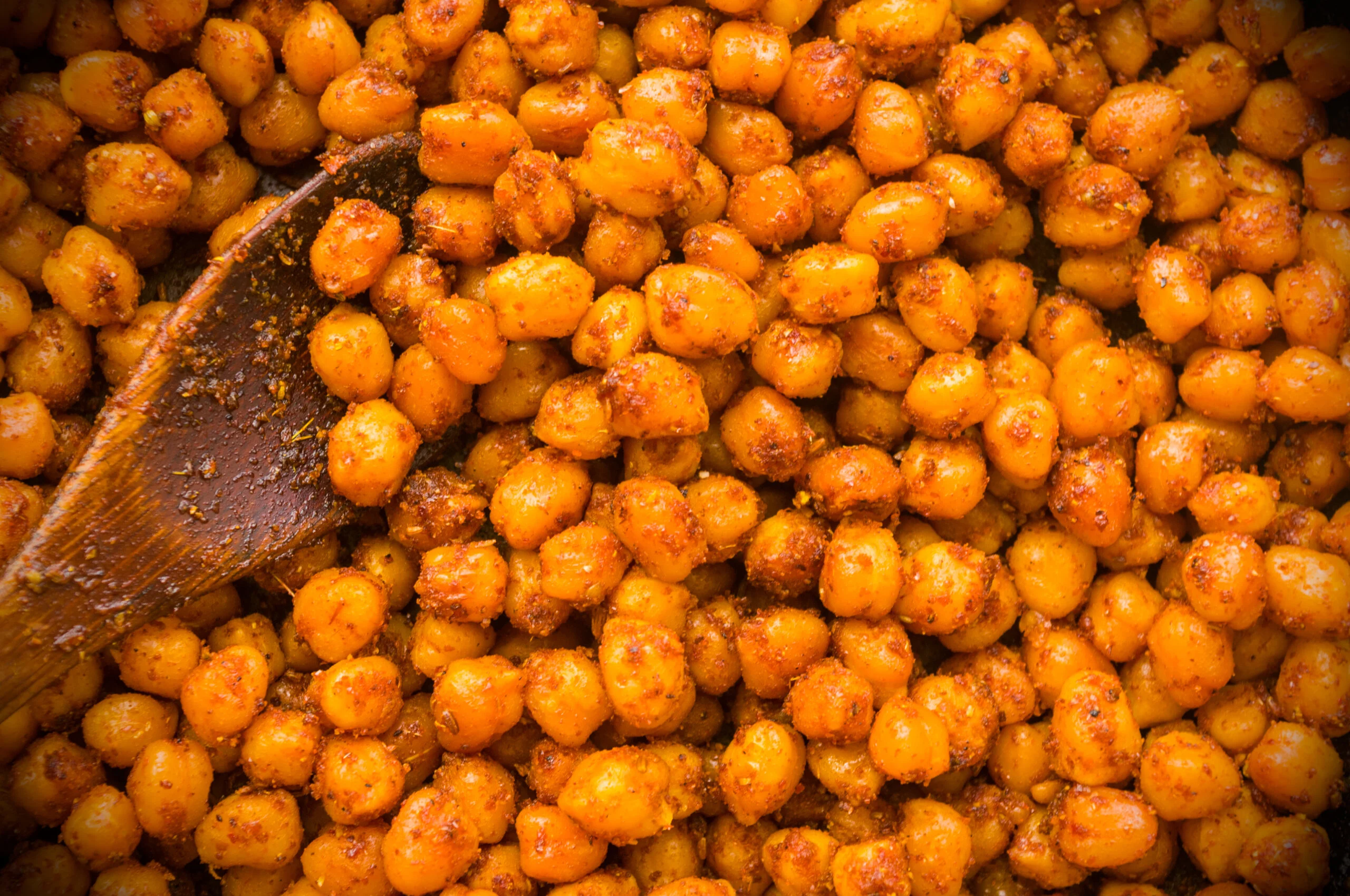 Cooking,chickpeas,with,spices,in,a,pan,,close Up