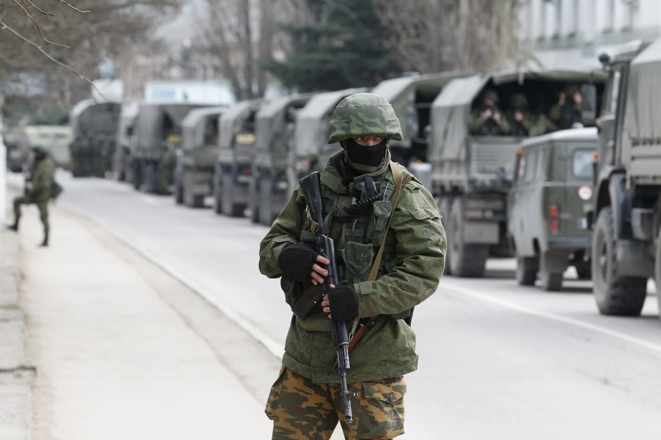חייל רוסי חמוש בגבול אוקראינה