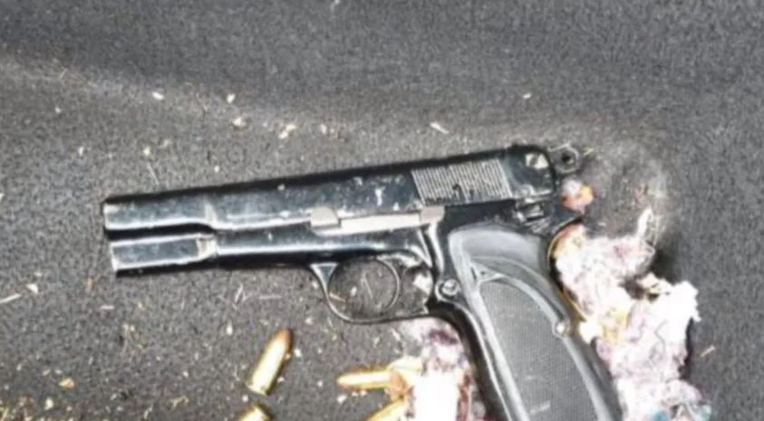 האקדח שנמצא ברכבו של הבדואי שנעצר על ידי שוטרים