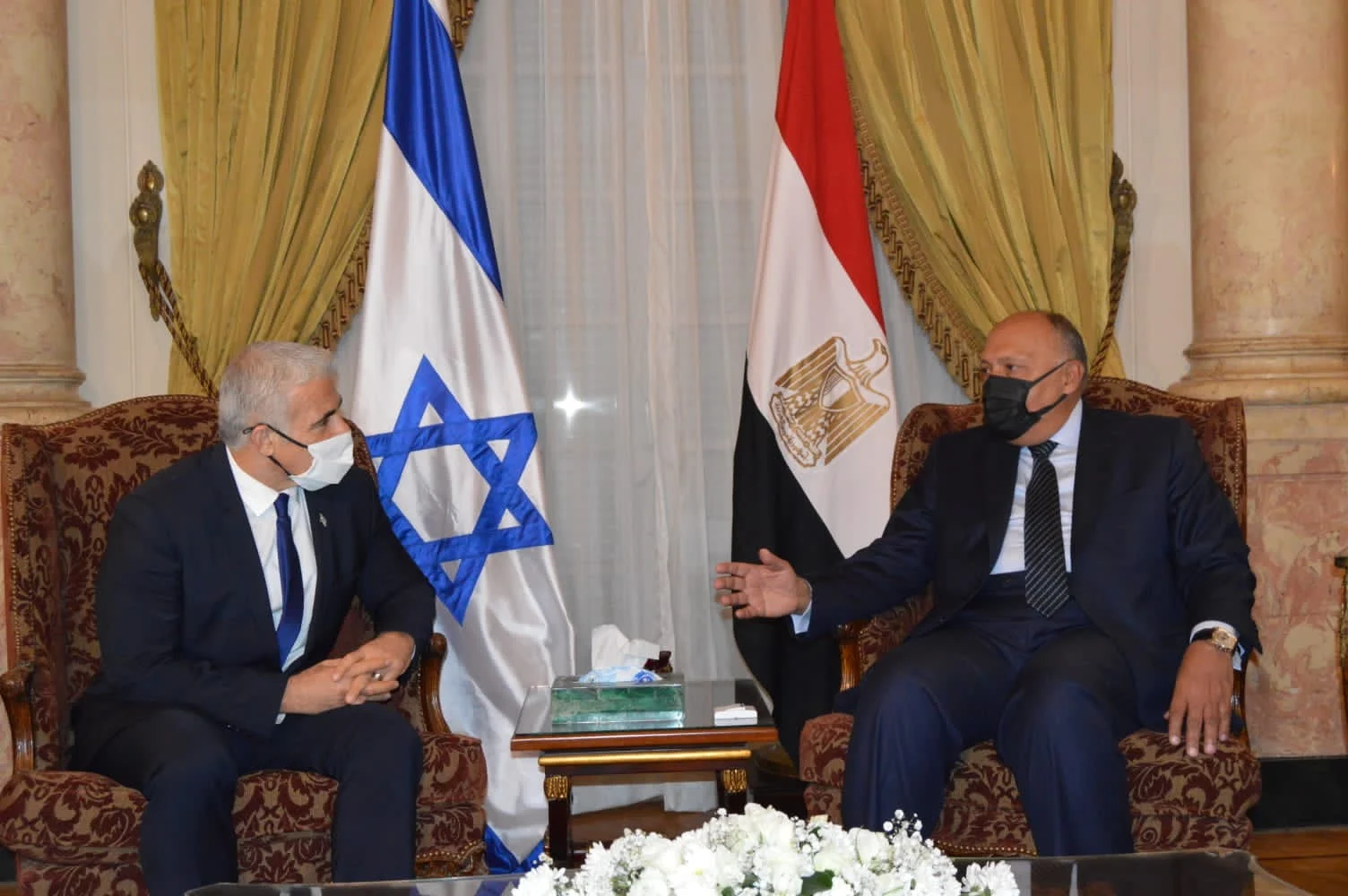 פגישת שר החוץ יאיר לפיד עם שר החוץ המצרי סאמח שוכרי