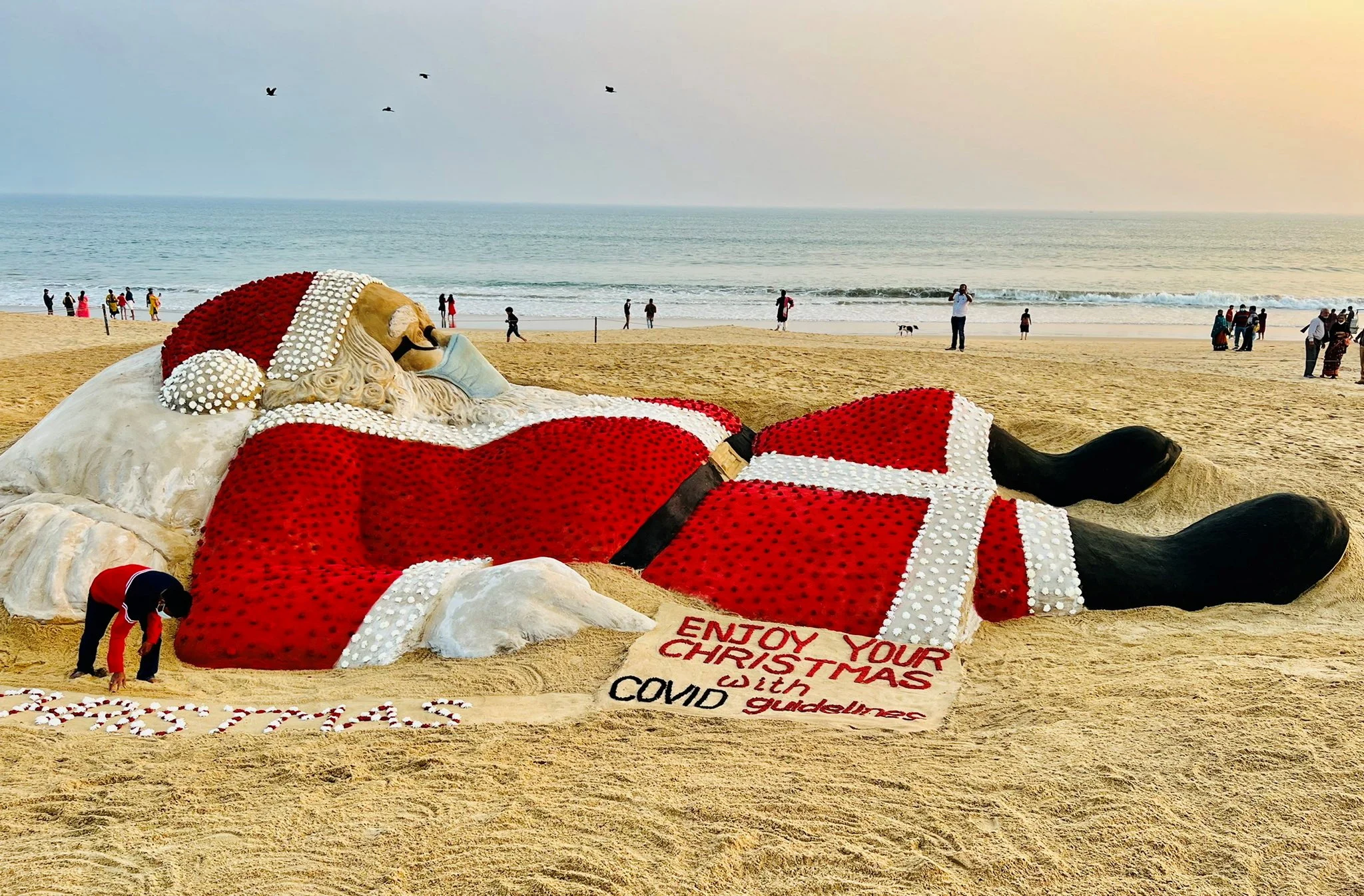 פסל חול סנטה קלאוס חג המולד הודו