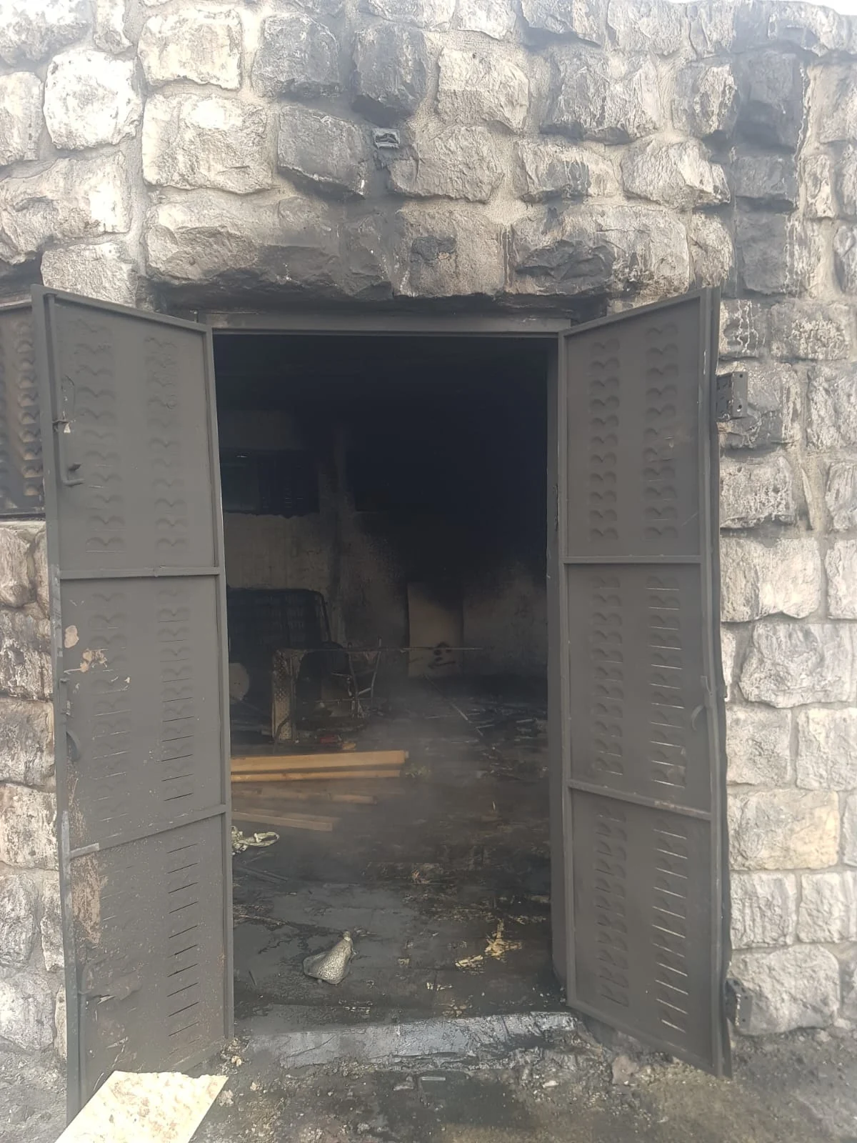 בית הכנסת שעלה באש בדרום הר חברון