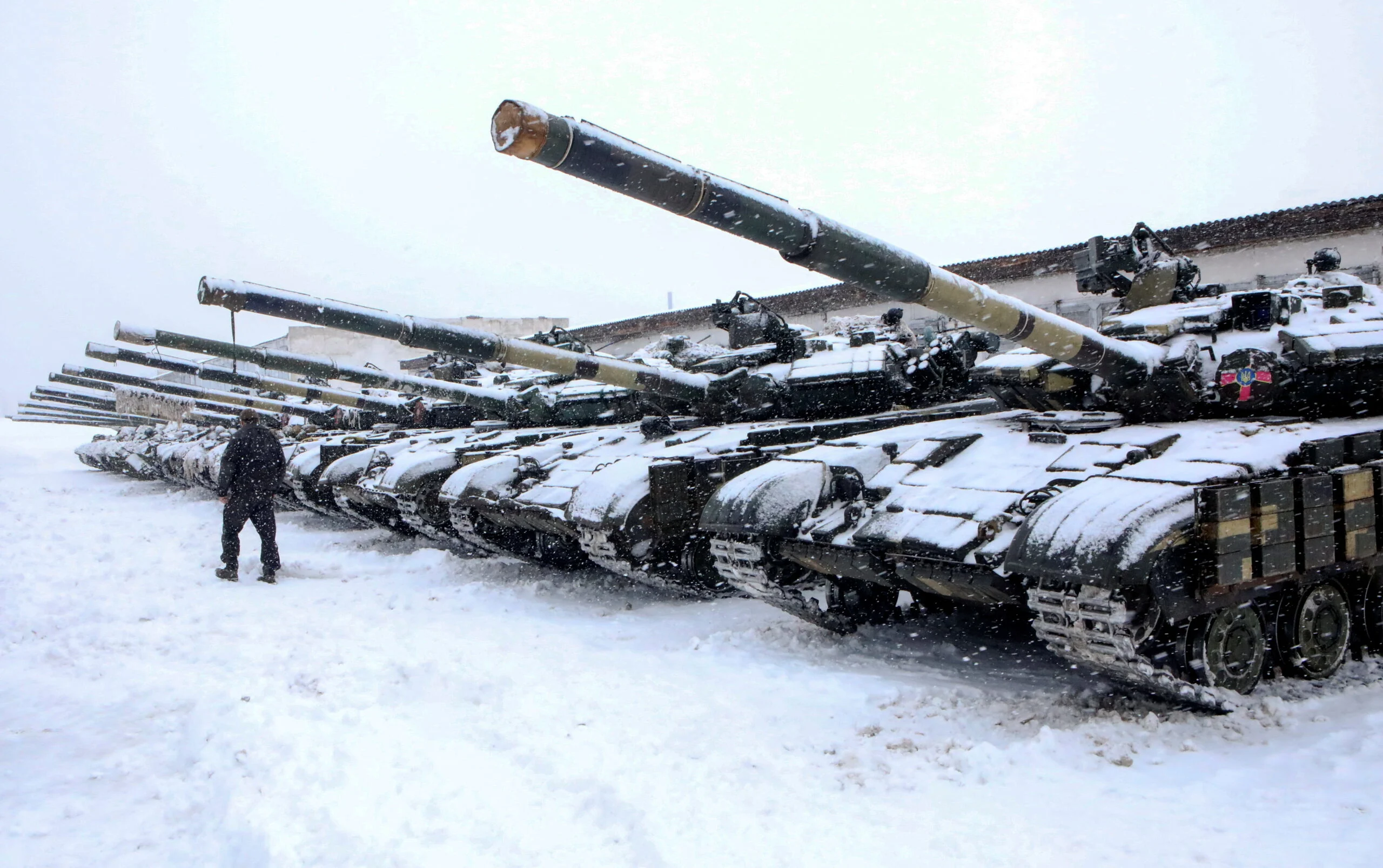 טנקים אוקראינים בגבול עם רוסיה