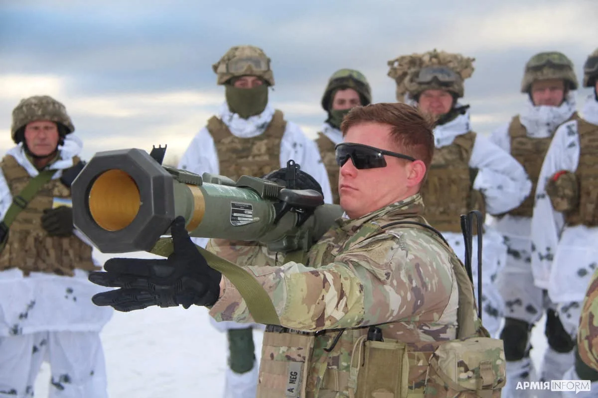 U.s. Army Instructors Trains Ukrainian Service Members To Operate With M141 Bunker Defeat Munition (smaw D) Grenade Launcher At A Shooting Range In Lviv Region