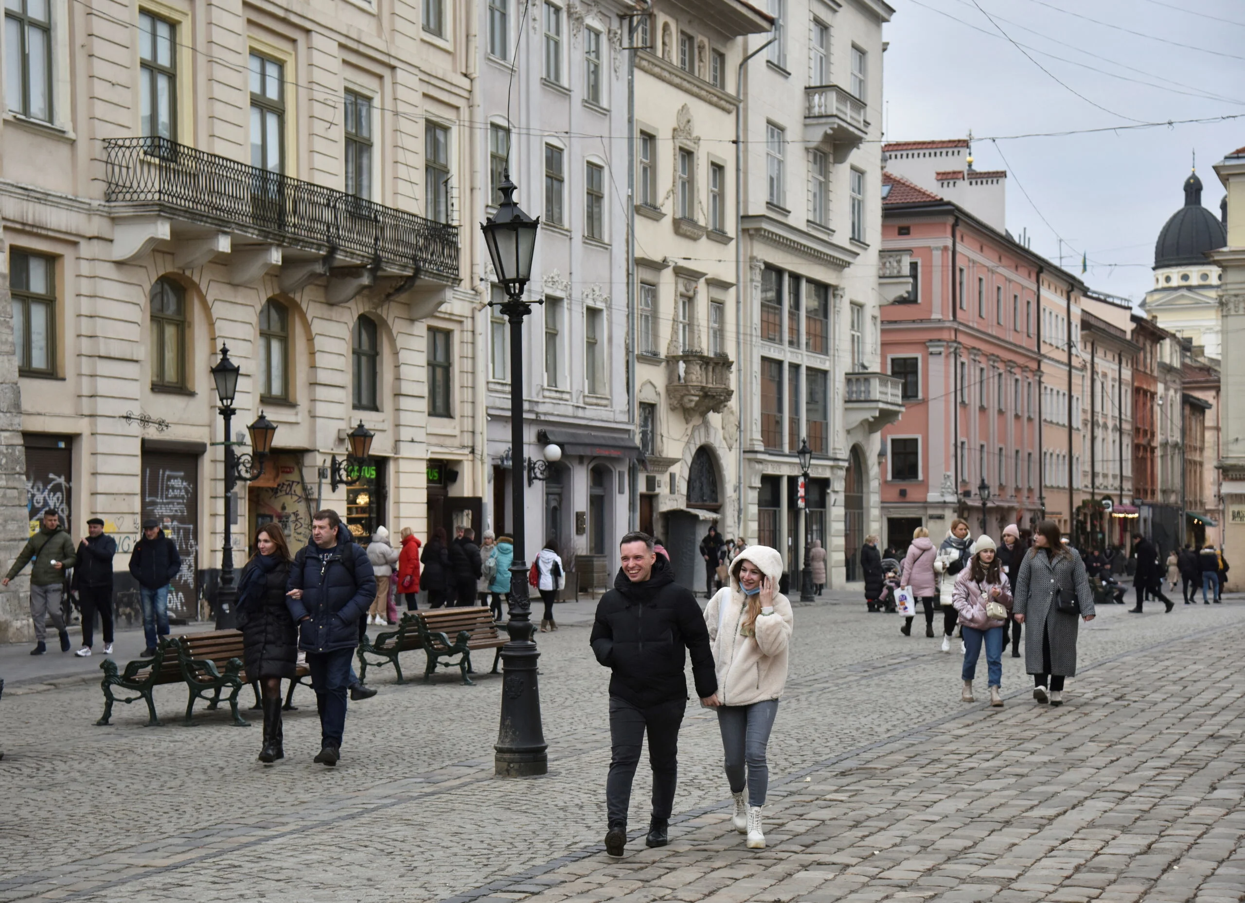 אזרחים אוקראינים ברחובות לבוב