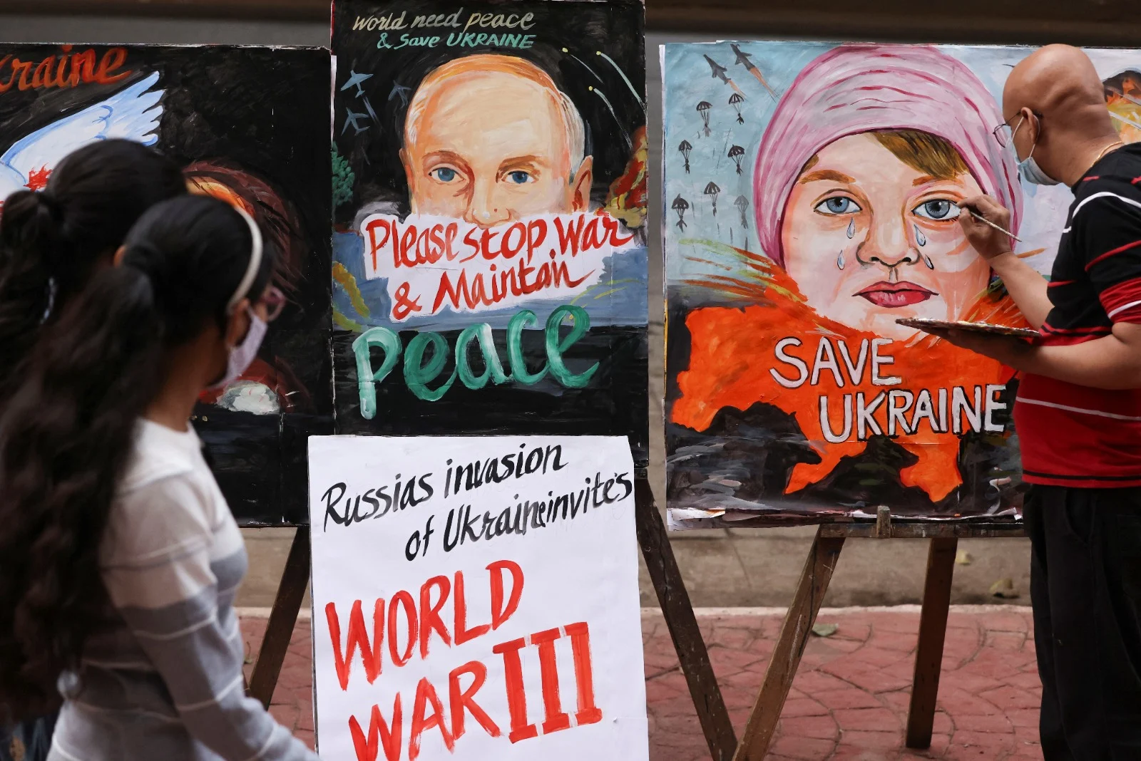 כרזות ''הצילו את אוקראינה'' במומביי, הודו