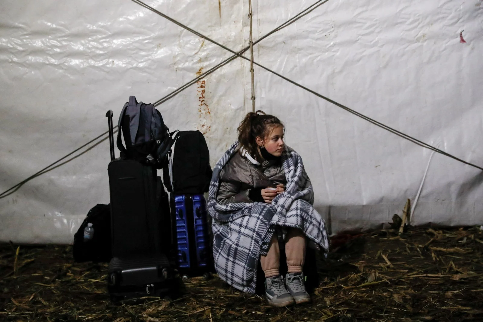 ילדה אוקראינית במחנה פליטים זמני בהונגריה