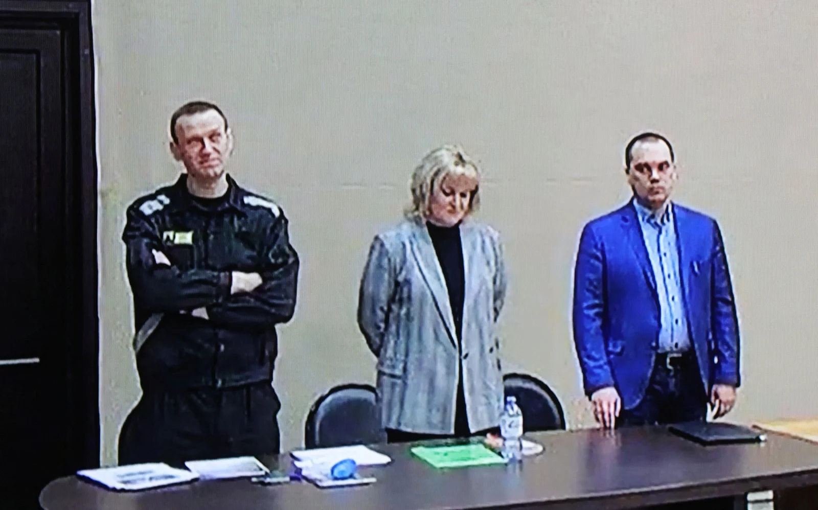 מנהיג האופוזיציה הרוסי אלכסיי נבלני עם עורכי דינו בבית המשפט