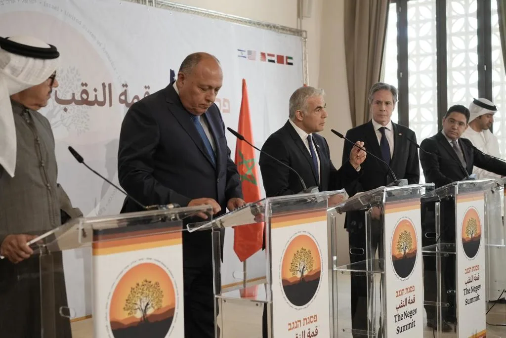 שר החוץ לפיד עם שרי החוץ של ארה''ב, מצרים, מרוקו, בחריין והאמירויות בפסגת הנגב
