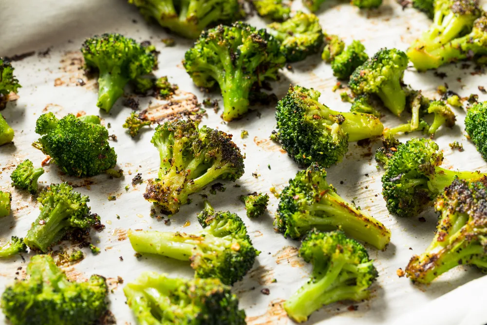 Homemade,organic,roasted,green,broccoli,with,salt,and,pepper