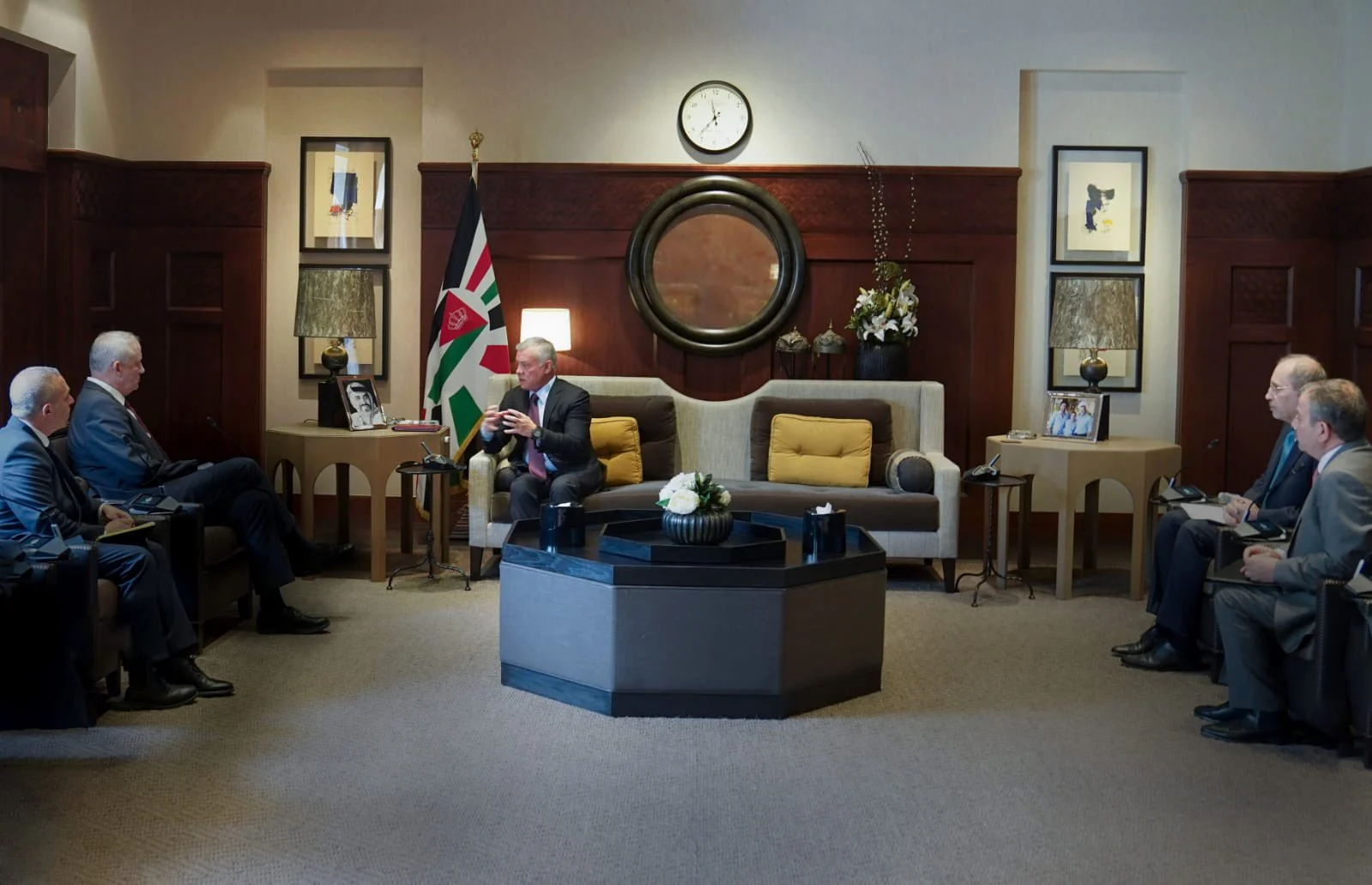 שר הביטחון בני גנץ נפגש עם מלך ירדן עבדאללה בארמונו