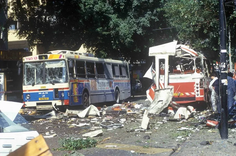 זירת הפיגוע בקו 5 ברחוב דיזנגוף בתל אביב, אוקטובר 1994