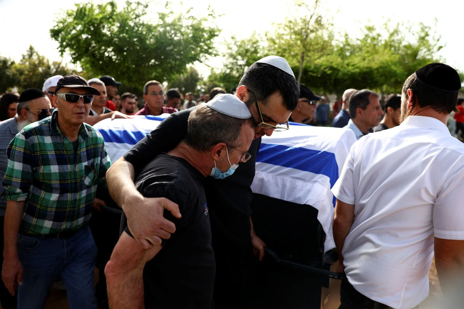נשיאת ארונו של תומר מורד שנרצח בפיגוע בתל אביב