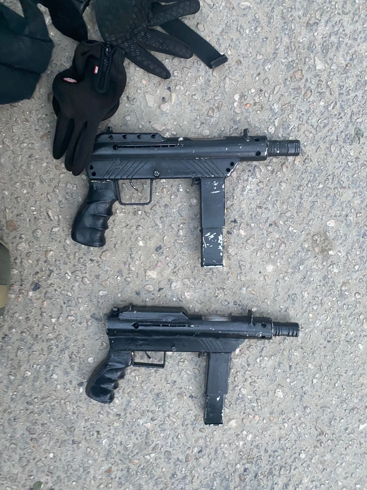 הנשקים שנמצאו אצל המחבלים שביצעו את הפיגוע באריאל