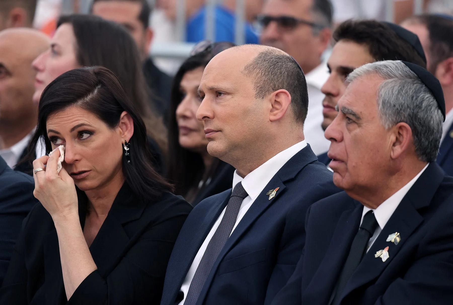 ראש הממשלה נפתלי בנט ואשתו גילת ביום הזיכרון לחללי מערכות ישראל בירושלים