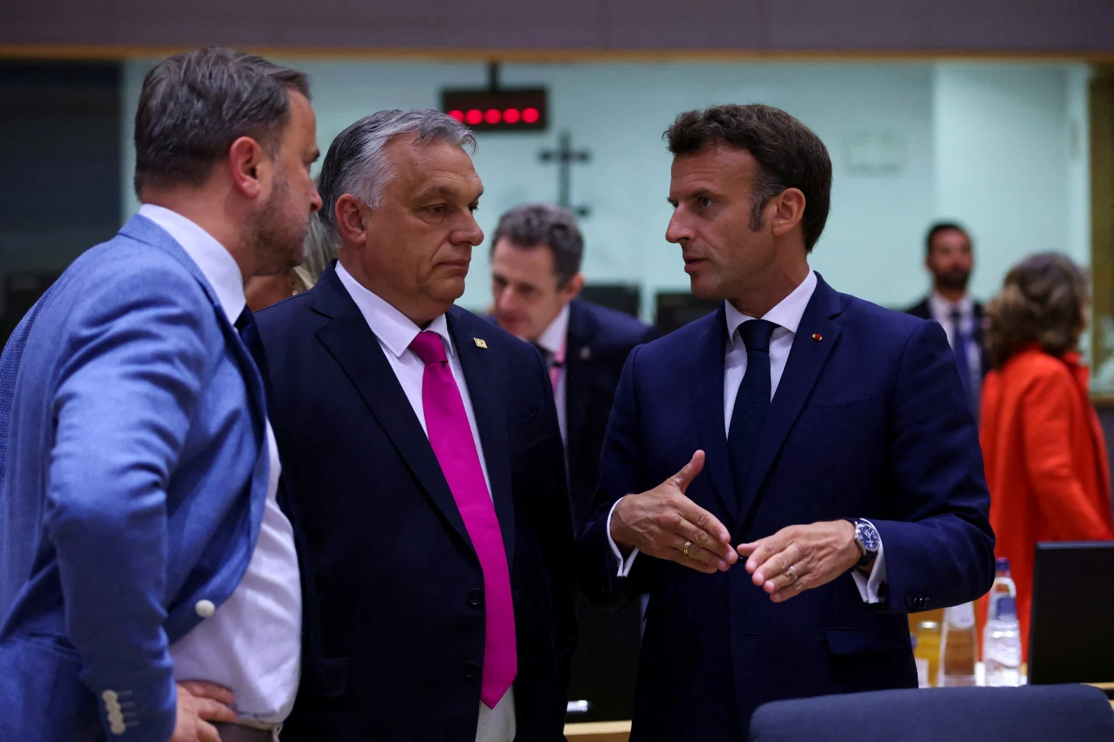 נשיא צרפת עמנואל מקרון וראש ממשלת הונגריה ויקטור אורבן בפסגת האיחוד האירופי בבריסל