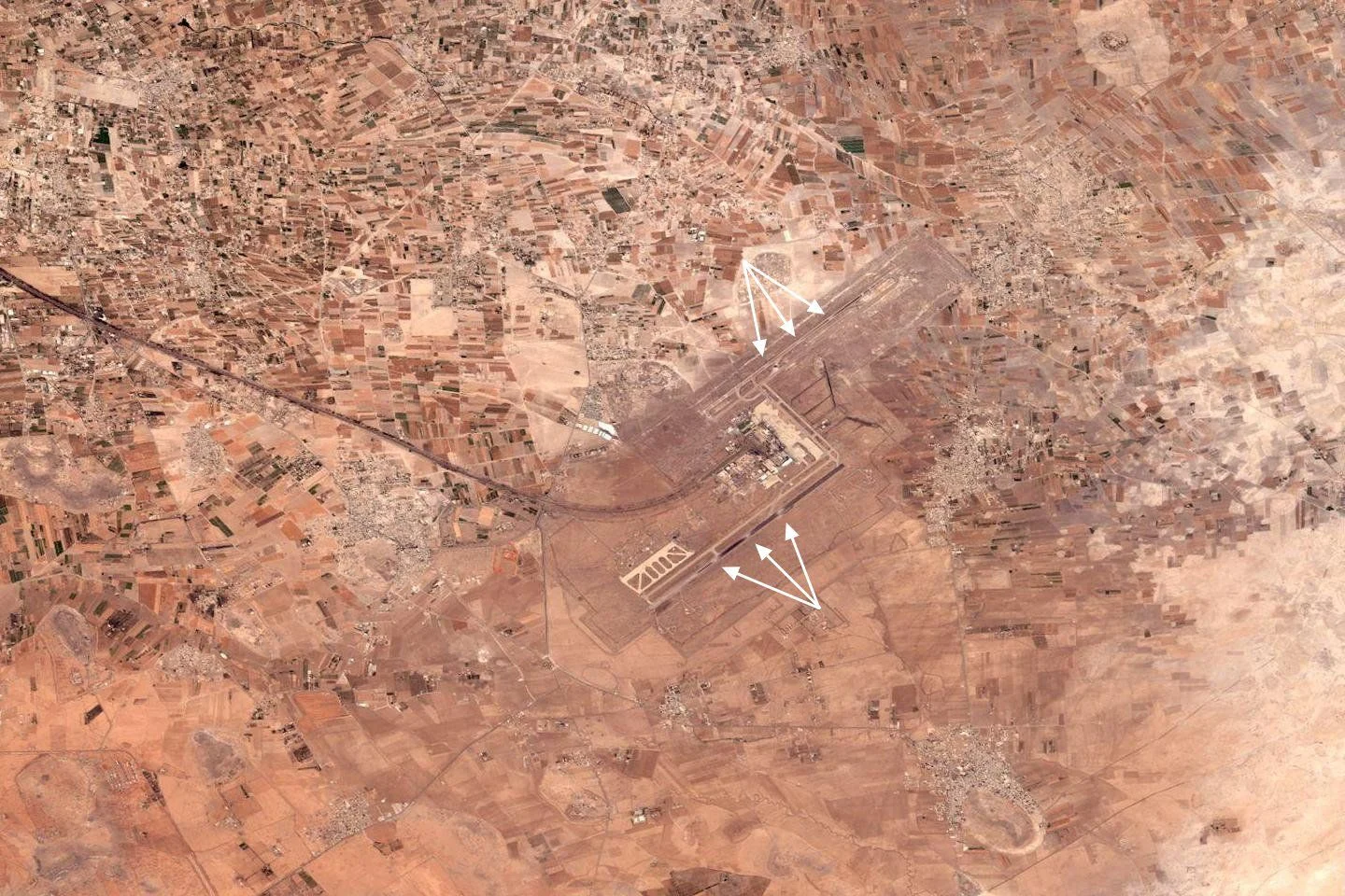 צילום לווין של שדה''ת בדמשק והפגיעה בו
