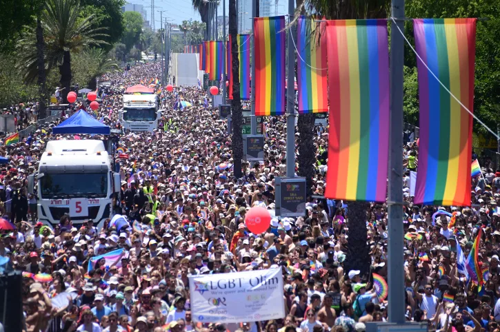 מאות אלפים במצעד הגאווה בתל אביב