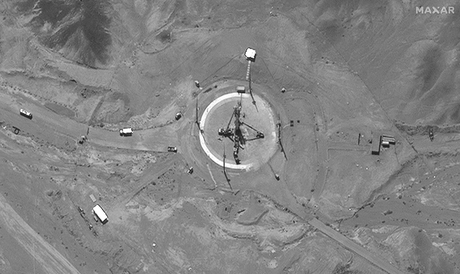 תמונות לוויין חושפות הכנות שליחת טיל לחלל מצד איראן