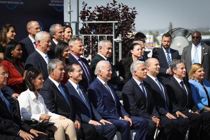הנשיא ביידן יחד עם שרי הממשלה, וראש הממשלה לשעבר נתניהו