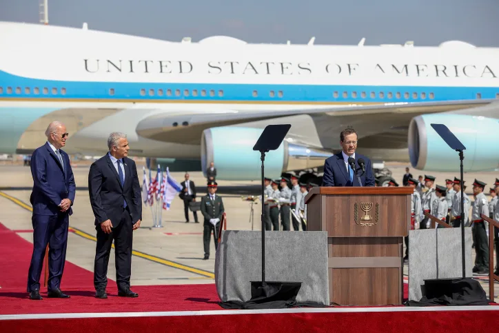 הנשיא הרצוג נושא דברים בטקס קבלת הפנים לנשיא ביידן בנתב''ג