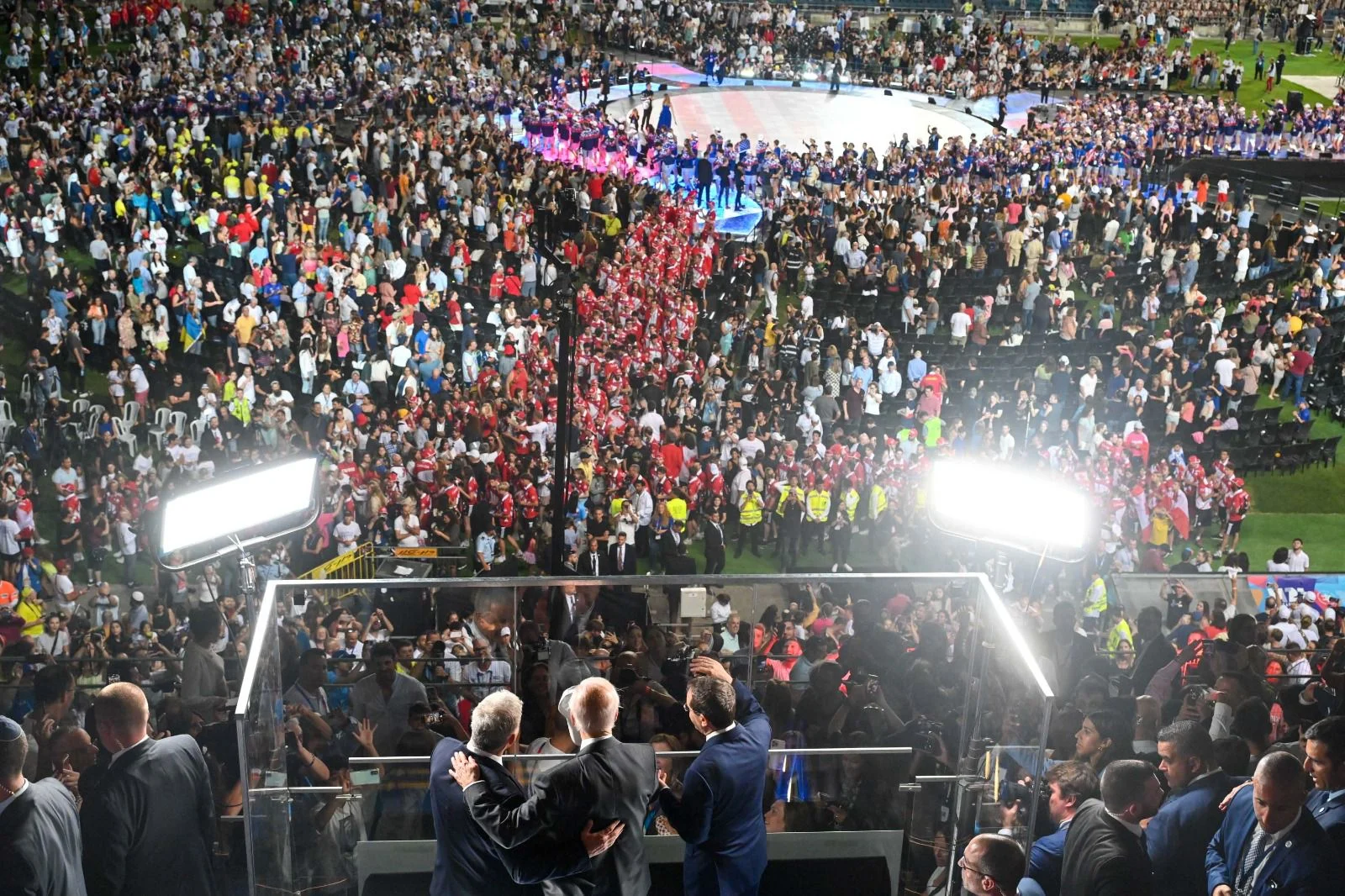 נשיא ארצות הברית ג'ו ביידן, נשיא המדינה יצחק הרצוג ורה''מ יאיר לפיד בטקס פתיחת המכביה באצטדיון טדי