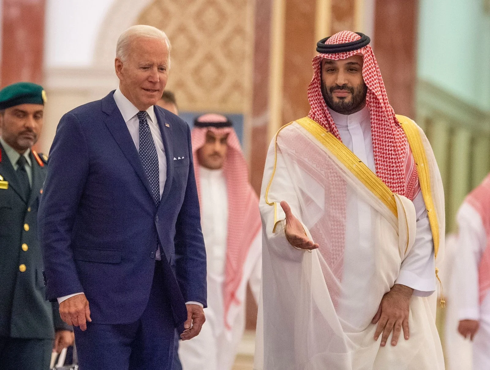 נשיא ארה''ב ג'ו ביידן עם יורש העצר הסעודי מוחמד בן סלמאן