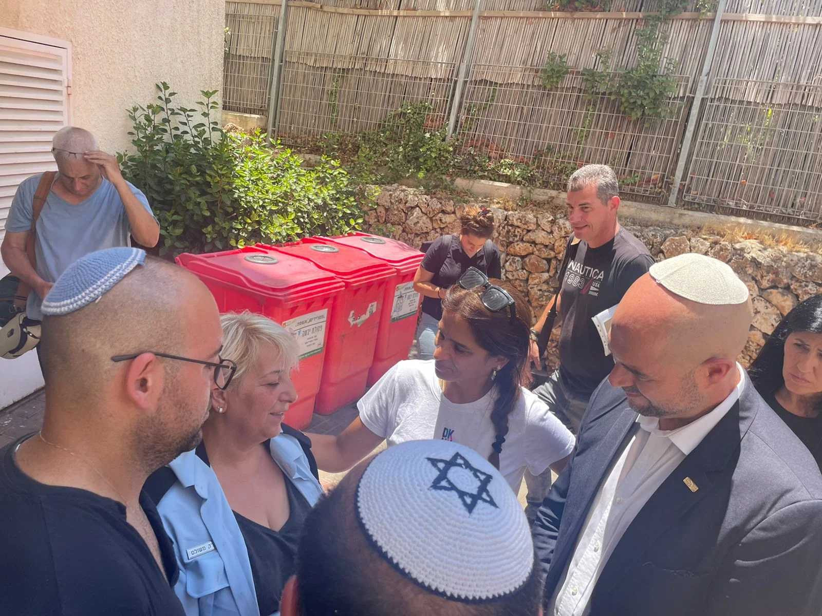 חברי הכנסת מירב בן ארי ואמיר אוחנה בשבעה של משפחת השוטר ברק משולם
